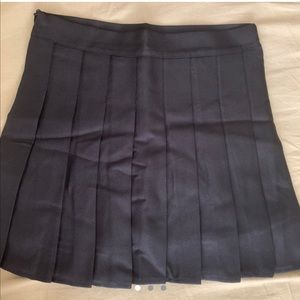 BLACK PLEATED SKIRT (brand new)